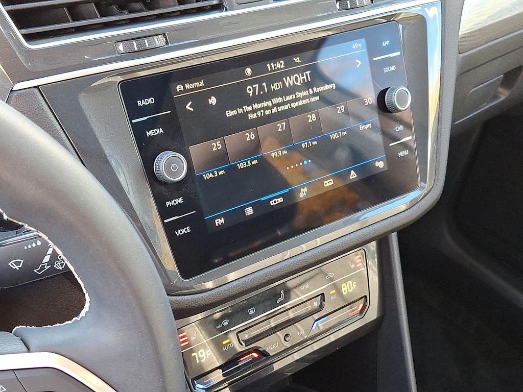 Thumbnail: 2023 Volkswagen Tiguan - 12