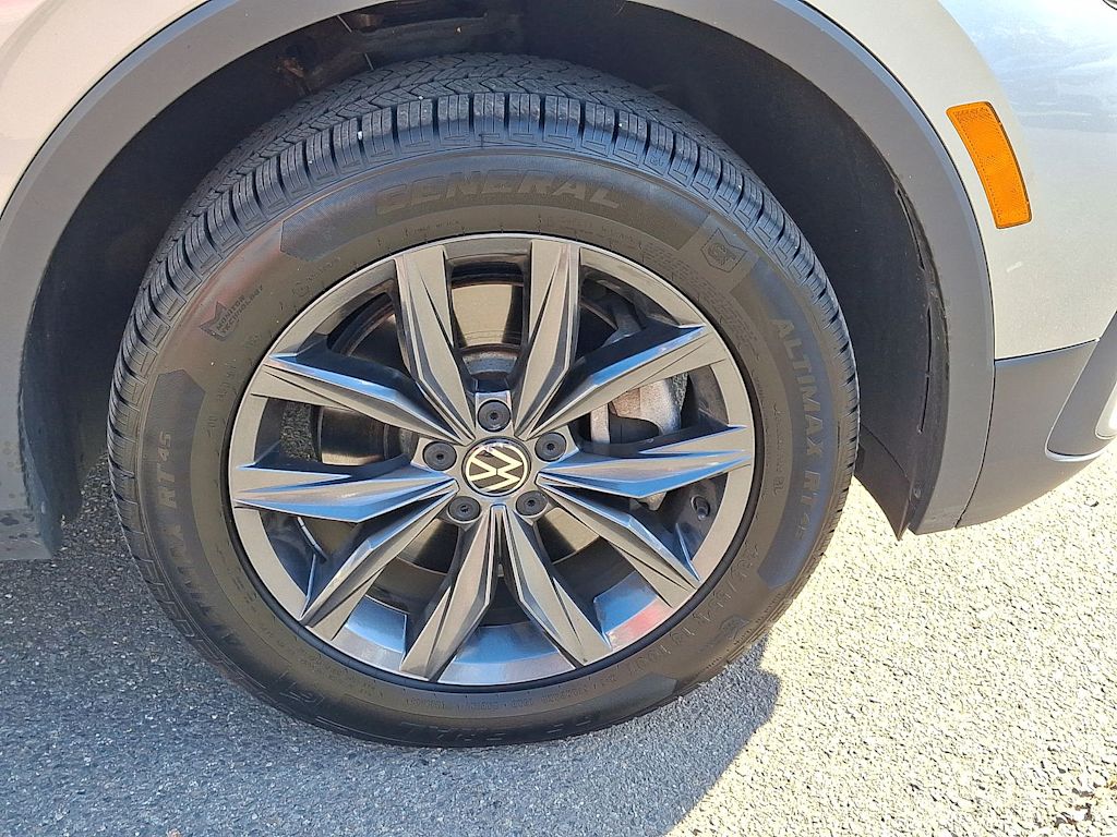 Thumbnail: 2023 Volkswagen Tiguan - 8