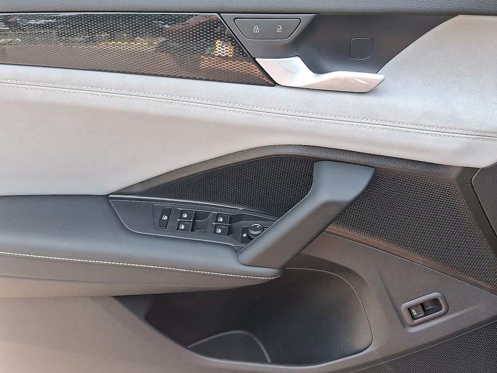 Thumbnail: 2025 Volkswagen Tiguan - 22