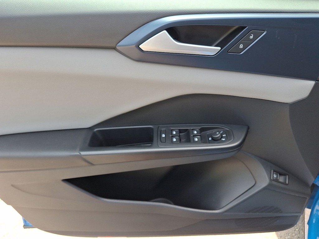 Thumbnail: 2023 Volkswagen Taos - 25