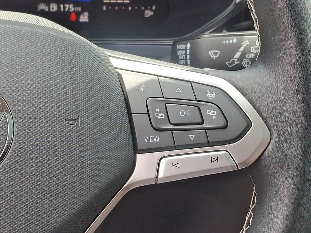 2023 Volkswagen Taos SE 22