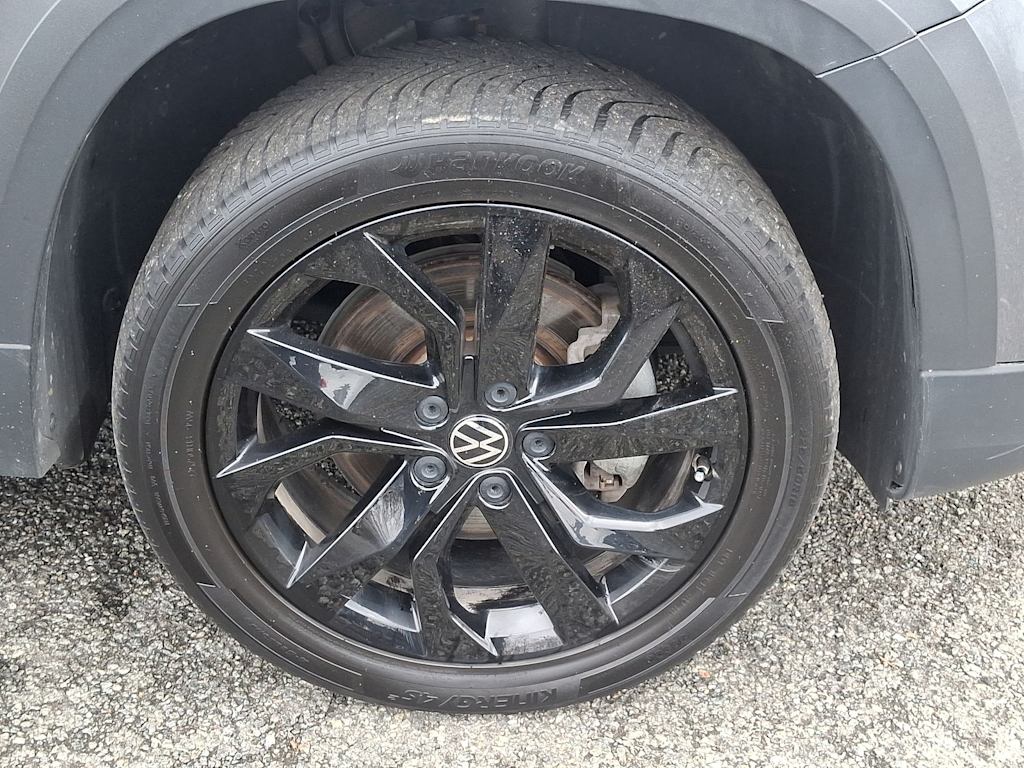 2023 Volkswagen Taos SE 8
