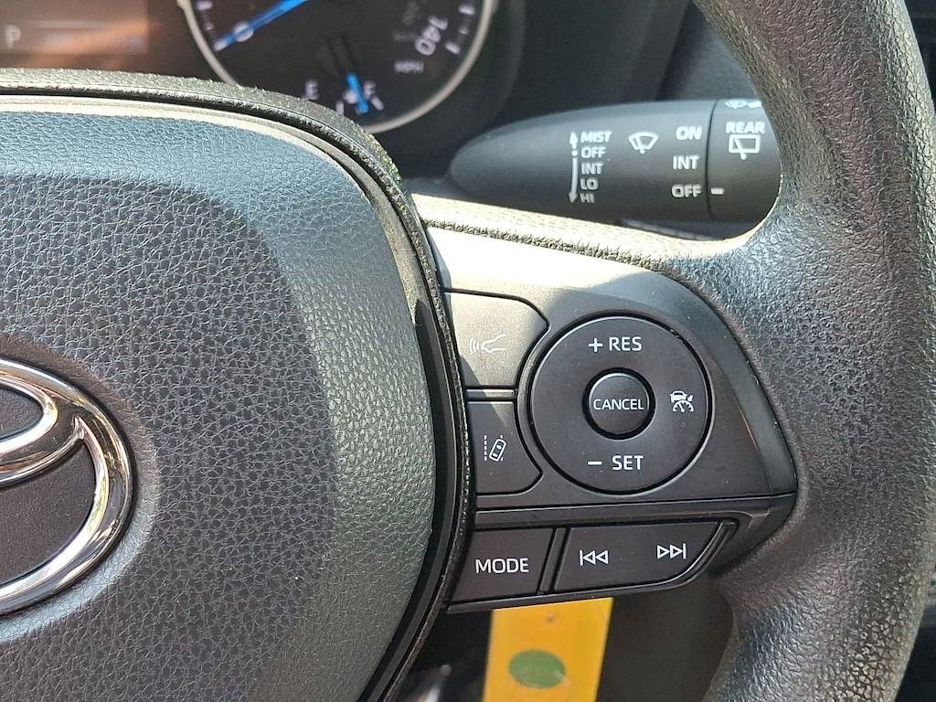 Thumbnail: 2021 Toyota RAV4 - 23