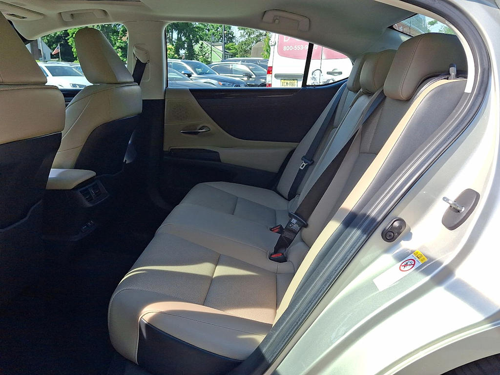 Thumbnail: 2019 Lexus ES - 30
