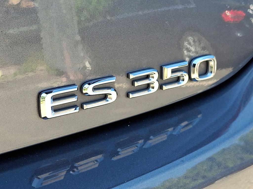 Thumbnail: 2021 Lexus ES - 7