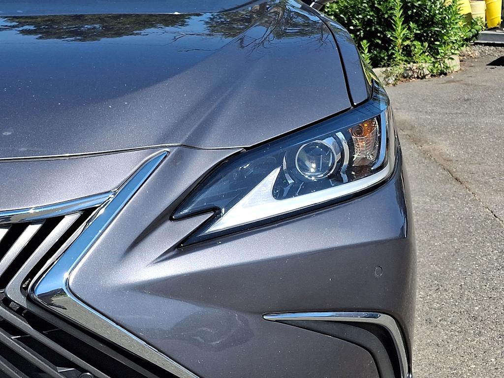 Thumbnail: 2021 Lexus ES - 34
