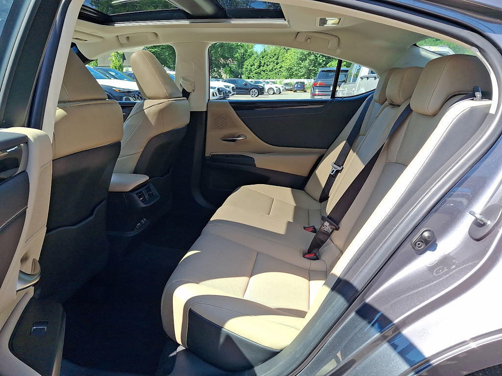 Thumbnail: 2021 Lexus ES - 28
