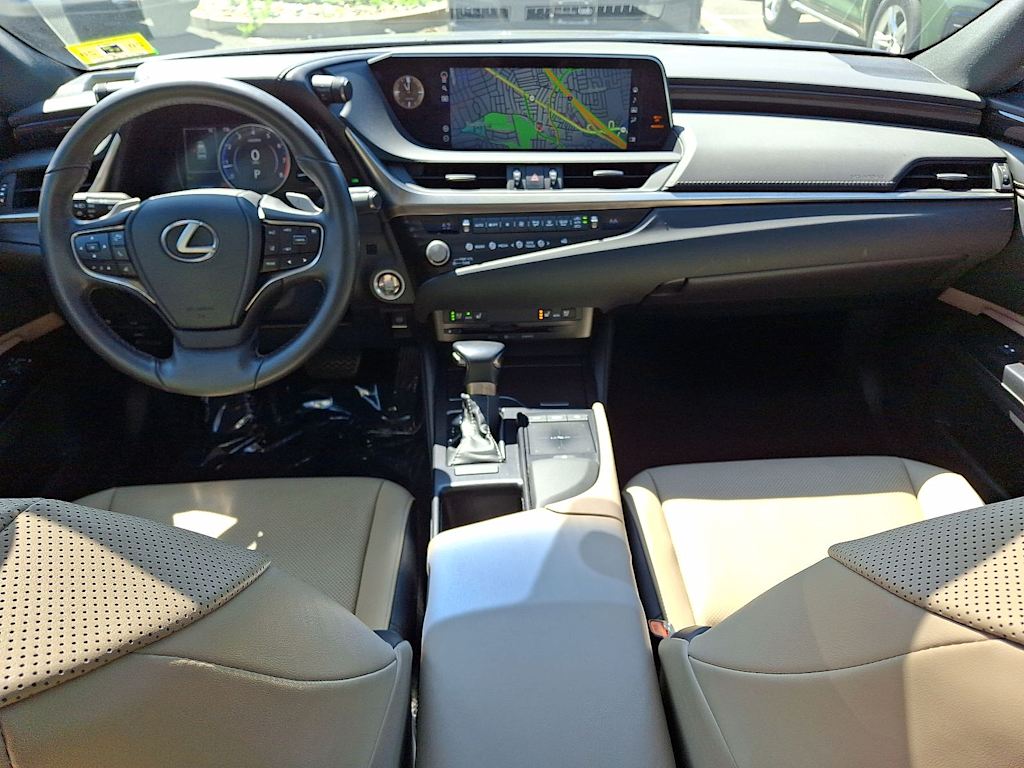 Thumbnail: 2021 Lexus ES - 2