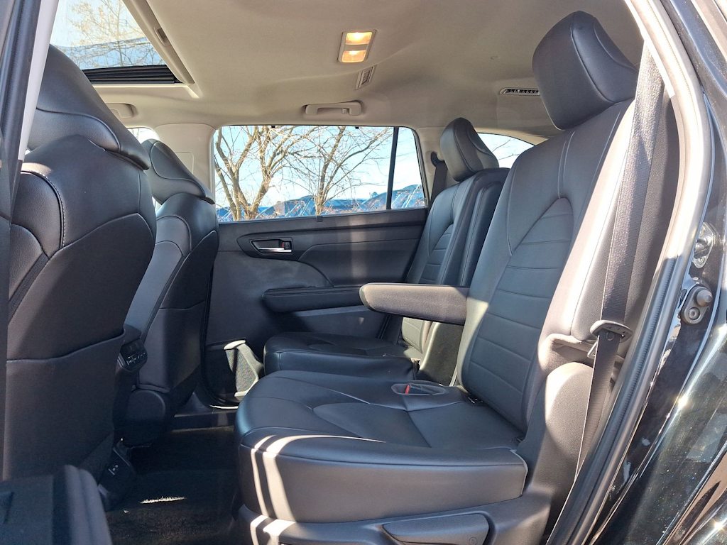 2022 Toyota Highlander XLE 10