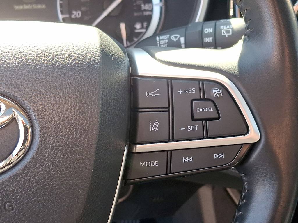 2022 Toyota Highlander XLE 23