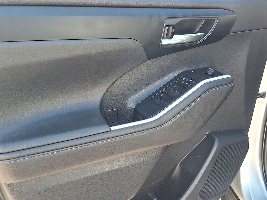 Thumbnail: 2020 Toyota Highlander - 15