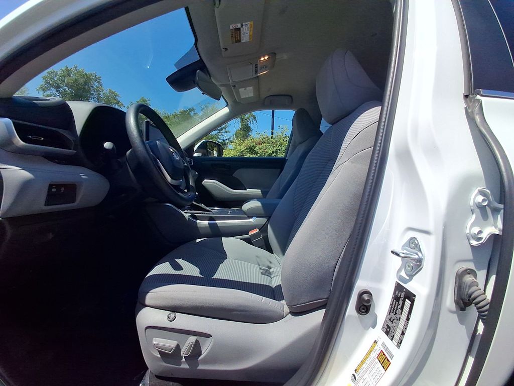 Thumbnail: 2023 Toyota Highlander - 9