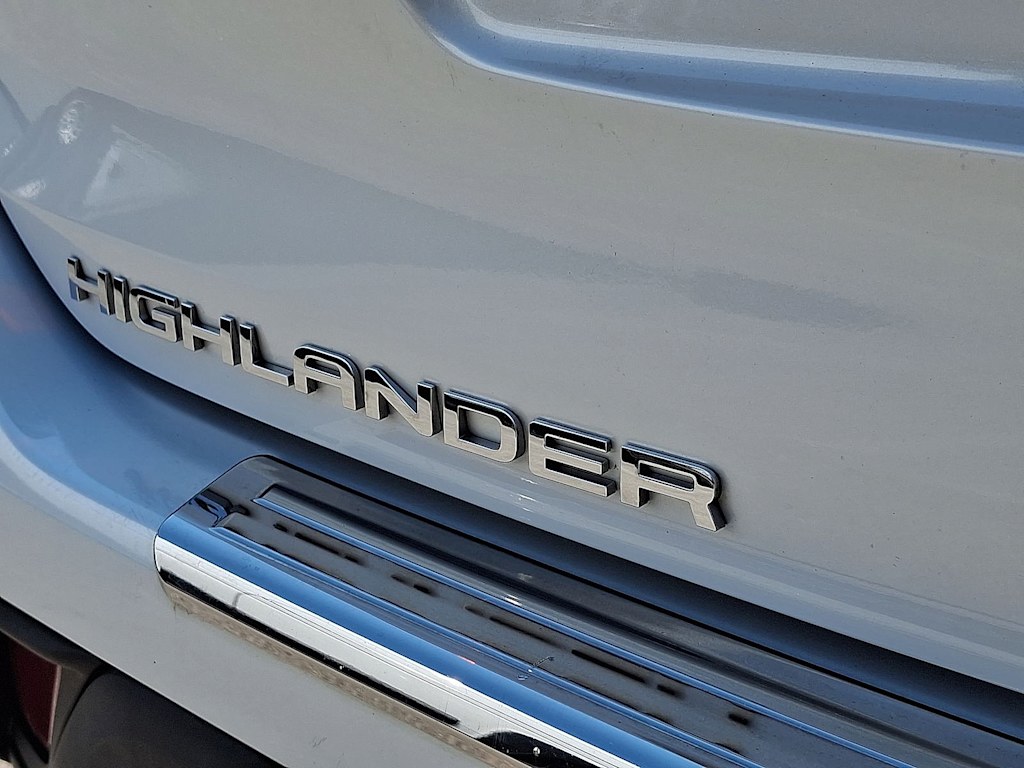 Thumbnail: 2023 Toyota Highlander - 7