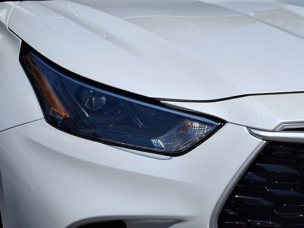 Thumbnail: 2023 Toyota Highlander - 28