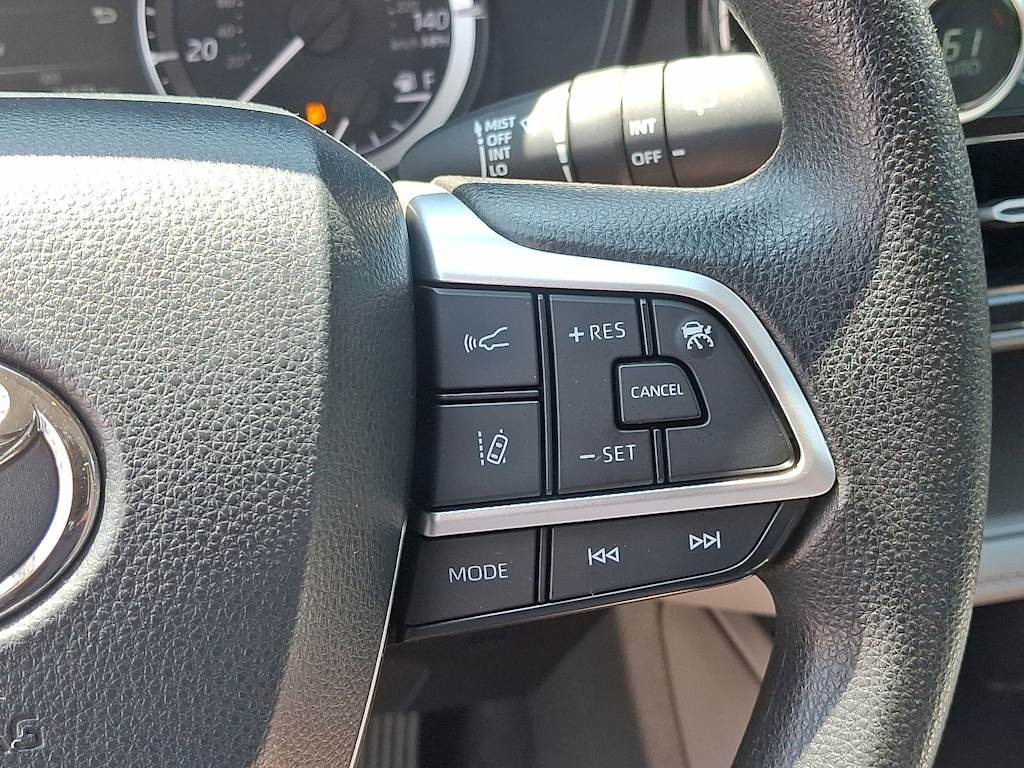 Thumbnail: 2023 Toyota Highlander - 22
