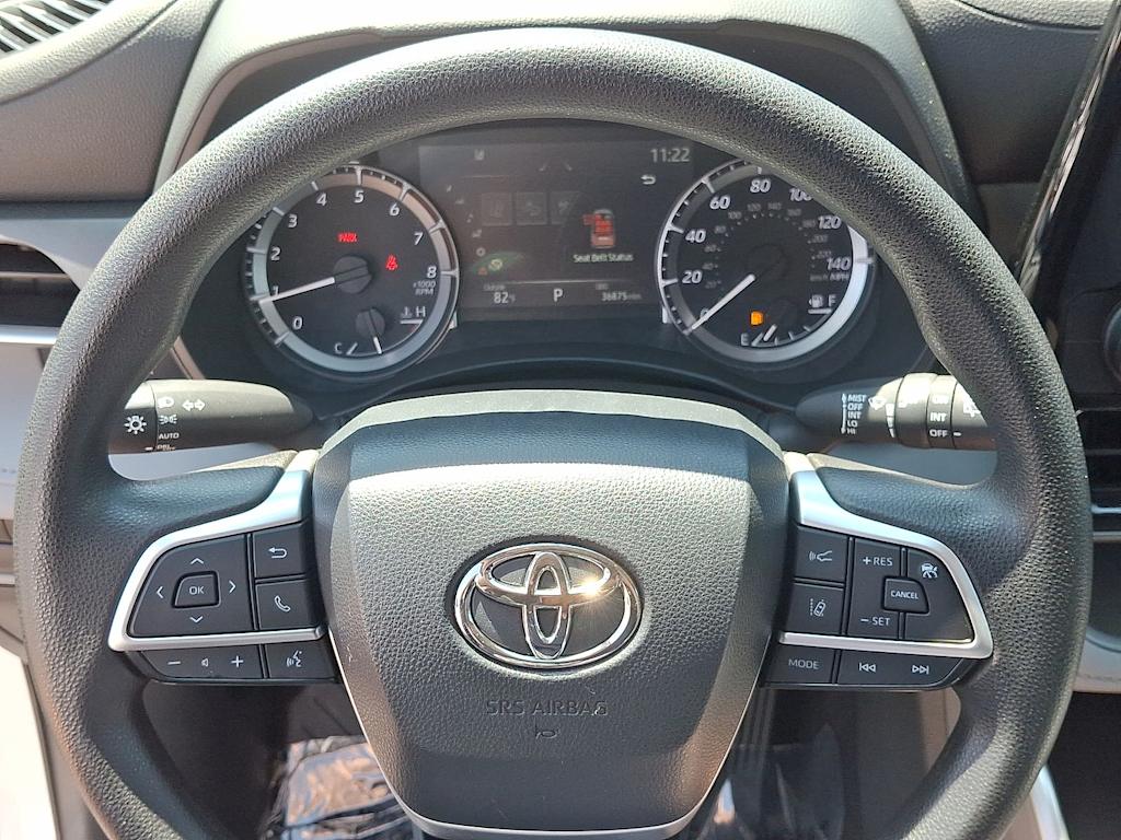 Thumbnail: 2023 Toyota Highlander - 20