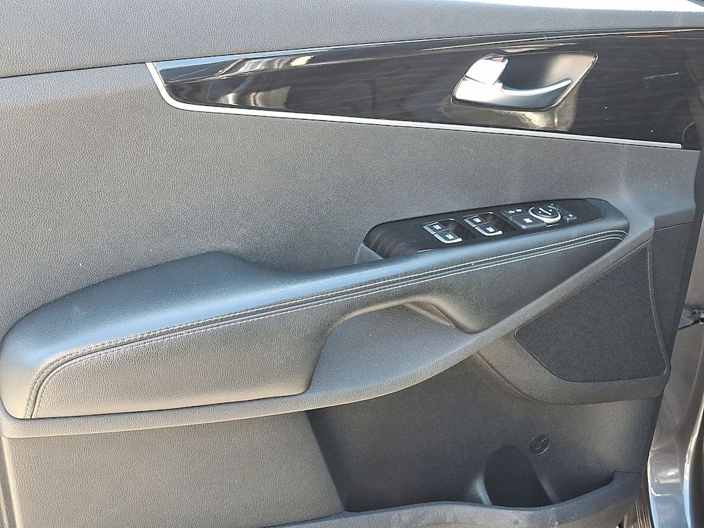 Thumbnail: 2019 Kia Sorento - 17