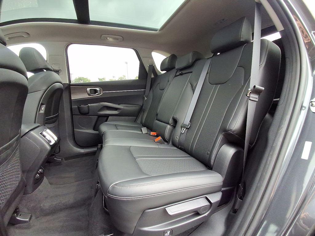 Thumbnail: 2023 Kia Sorento - 10
