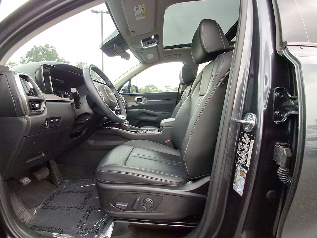 Thumbnail: 2023 Kia Sorento - 9