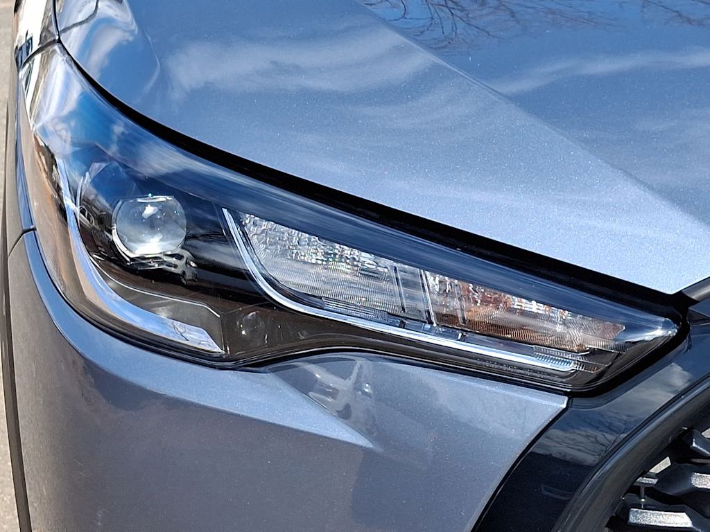 2024 Toyota Corolla Cross LE 27