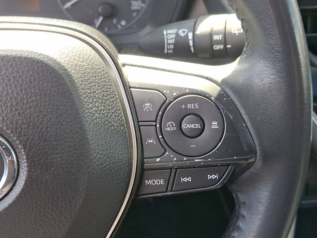 2024 Toyota Corolla Cross LE 21