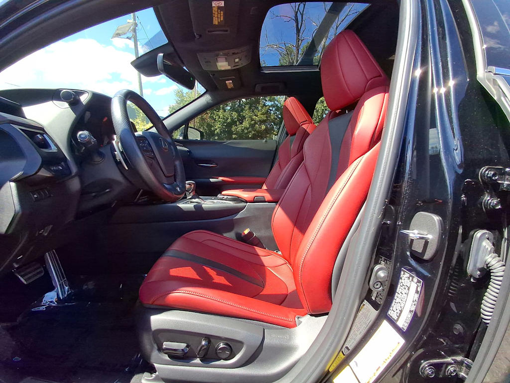 Thumbnail: 2021 Lexus UX - 10