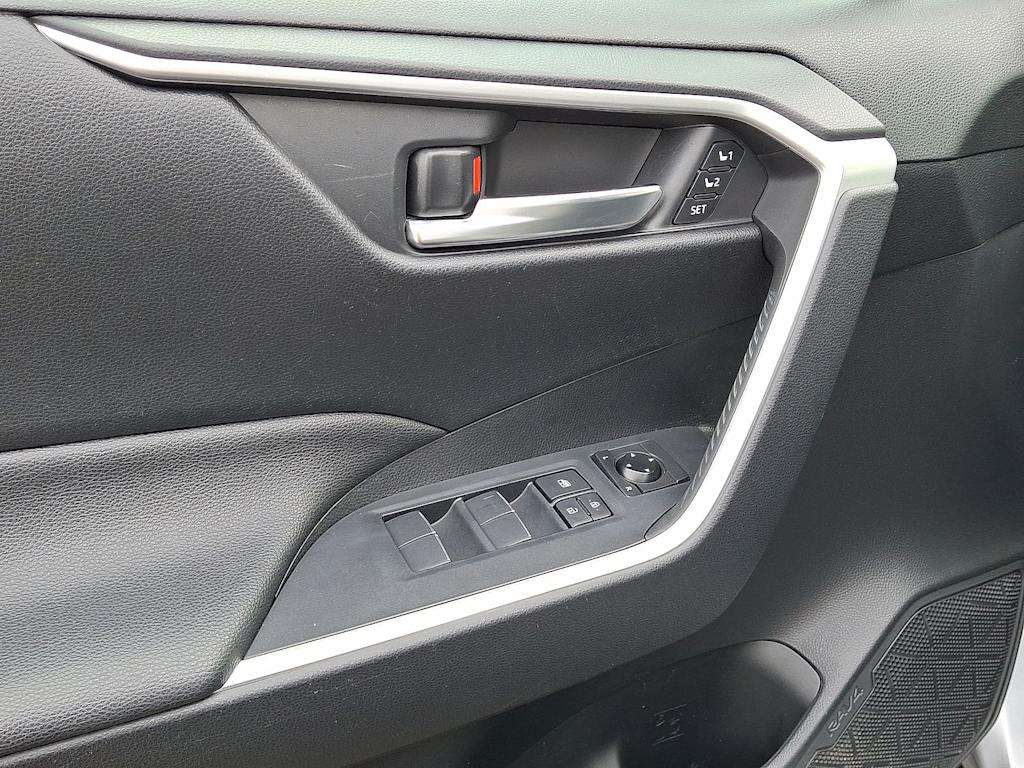 Thumbnail: 2019 Toyota RAV4 - 19