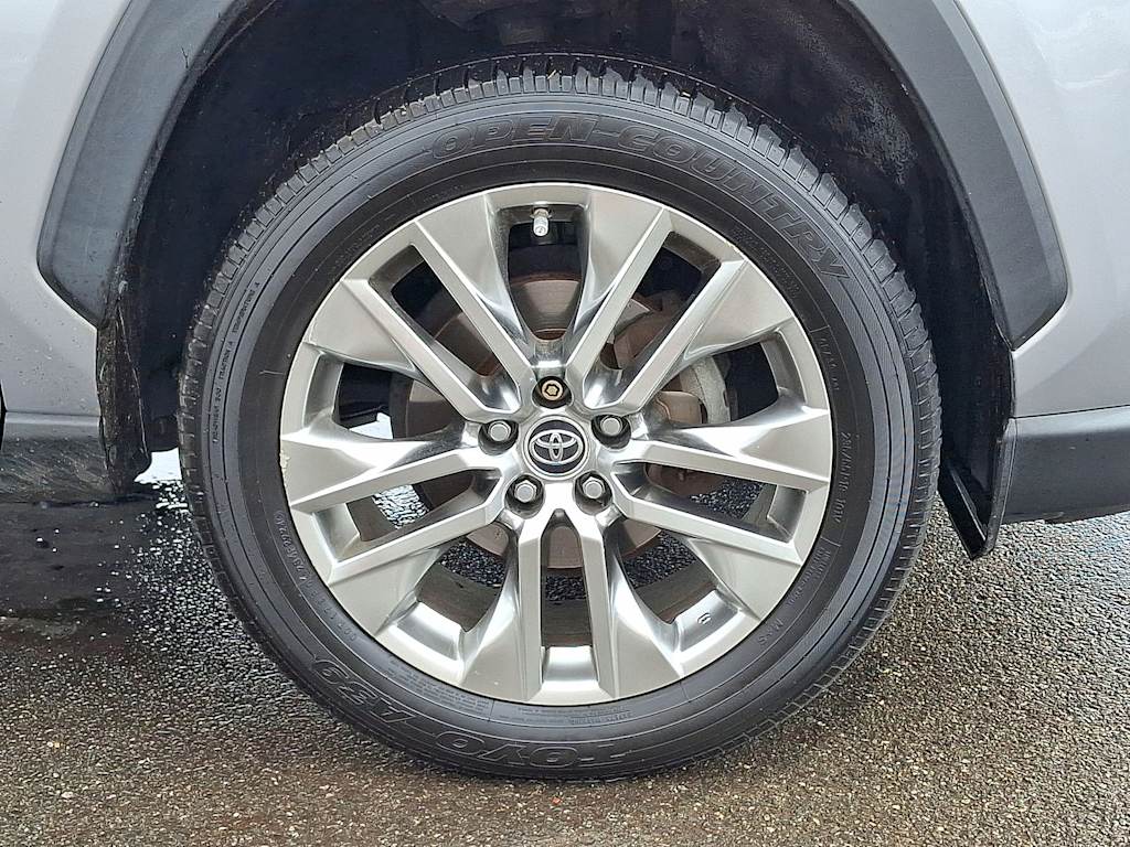 Thumbnail: 2019 Toyota RAV4 - 8