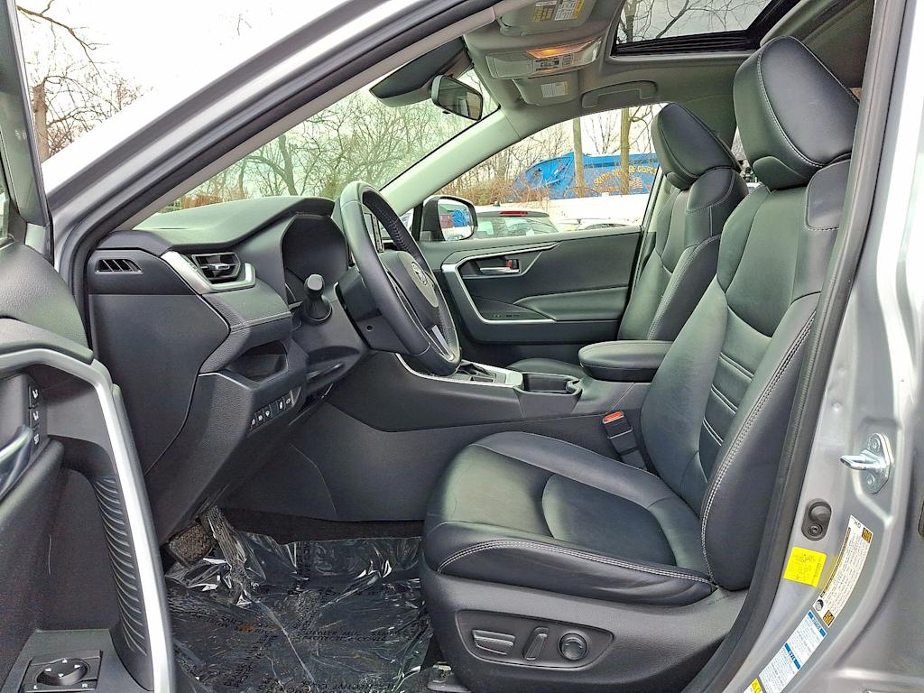 Thumbnail: 2019 Toyota RAV4 - 9