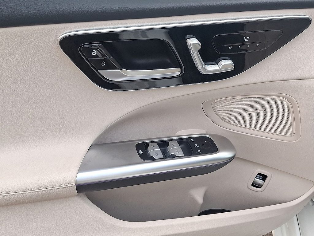 Thumbnail: 2023 Mercedes-Benz C-Class - 19