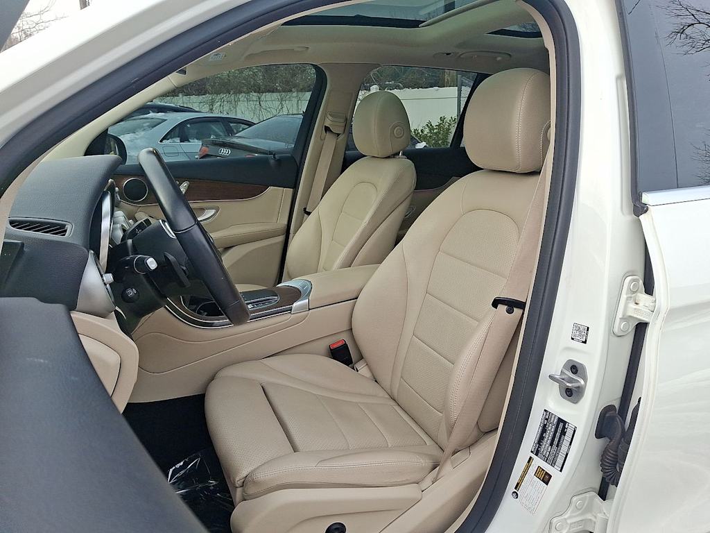 Thumbnail: 2022 Mercedes-Benz GLC - 10