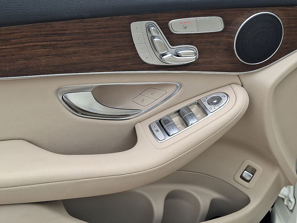 Thumbnail: 2022 Mercedes-Benz GLC - 19