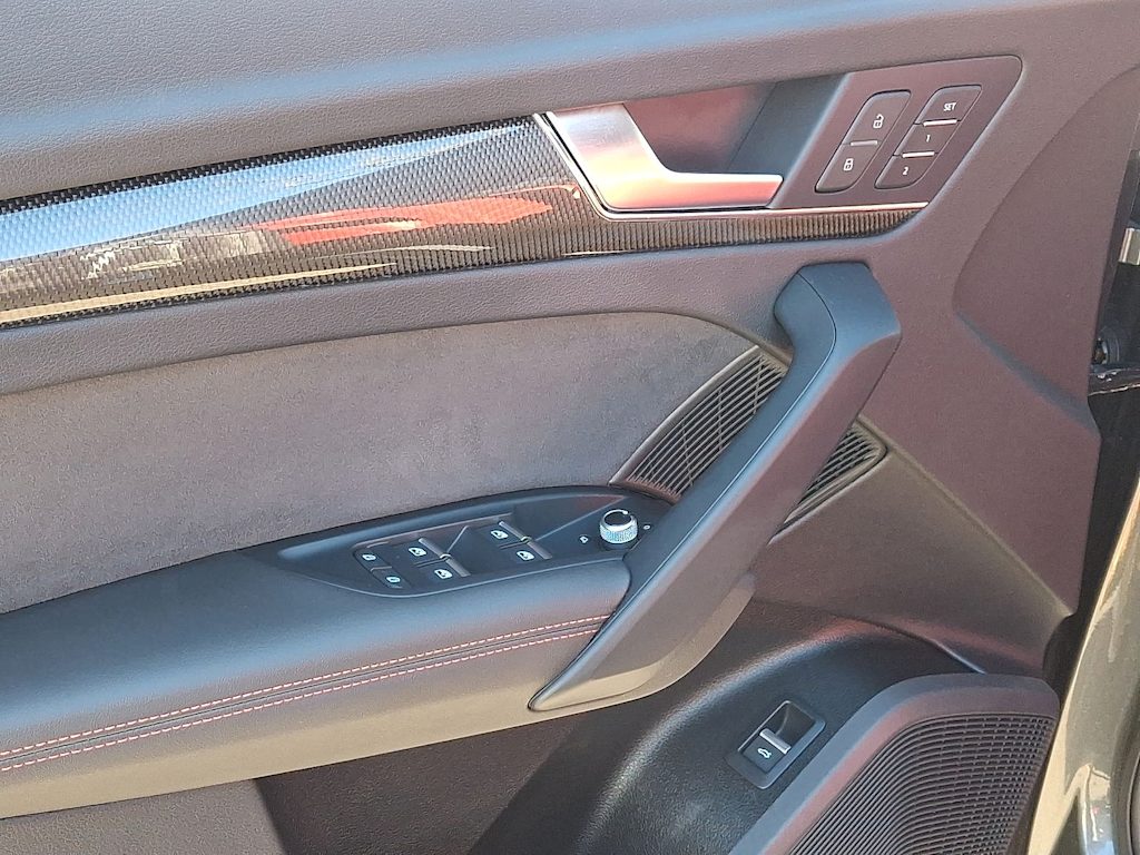 Thumbnail: 2023 Audi SQ5 - 20