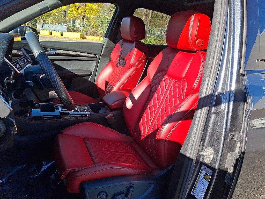 Thumbnail: 2023 Audi SQ5 - 10