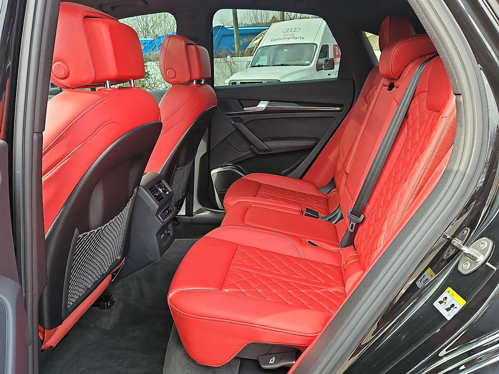 Thumbnail: 2025 Audi SQ5 - 11