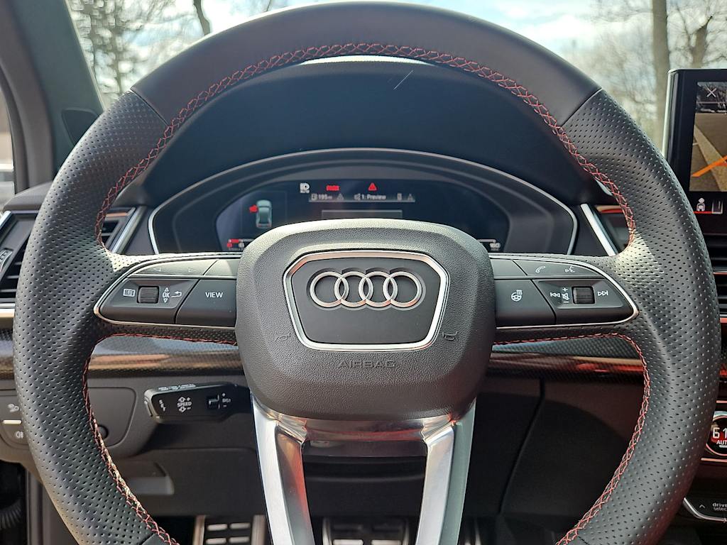 Thumbnail: 2025 Audi SQ5 - 2