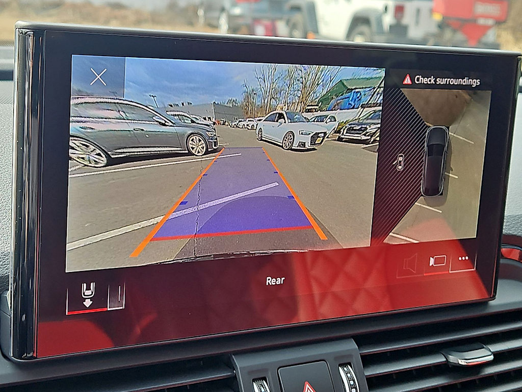 Thumbnail: 2025 Audi SQ5 - 21