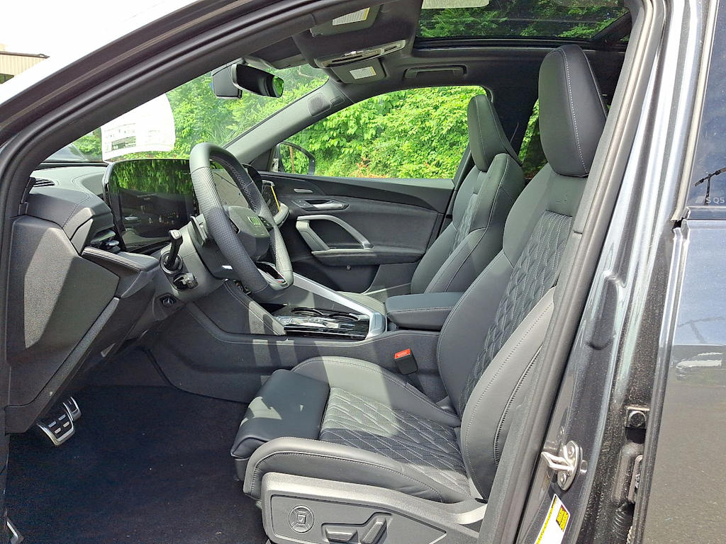 Thumbnail: 2026 Audi SQ5 - 8