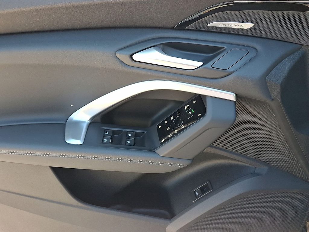 Thumbnail: 2025 Audi Q5 - 24