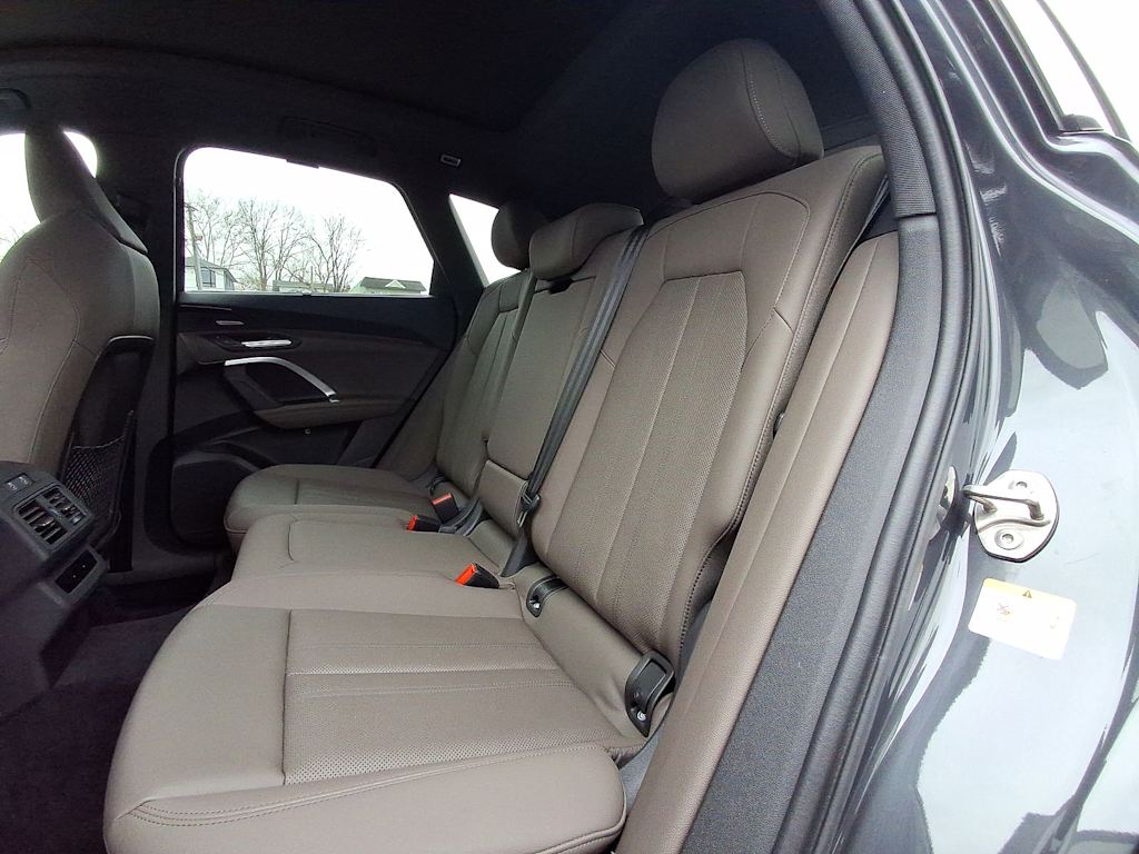 Thumbnail: 2025 Audi Q5 - 11