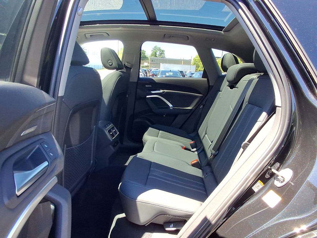 Thumbnail: 2026 Audi Q5 - 23