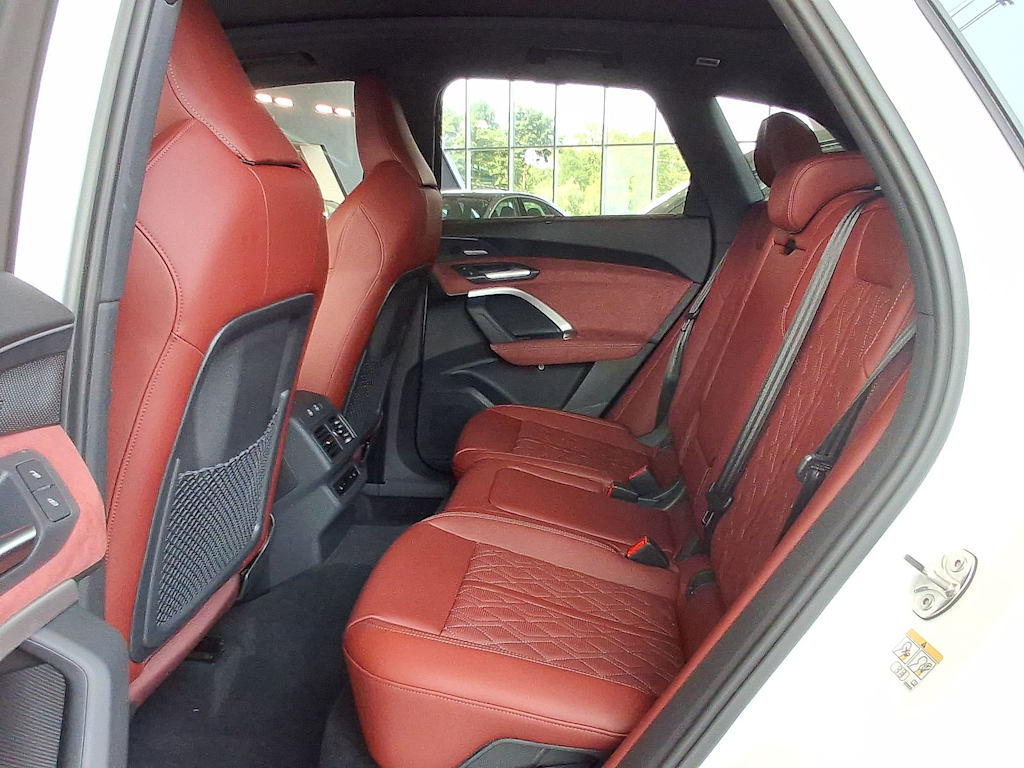 Thumbnail: 2026 Audi SQ5 - 25