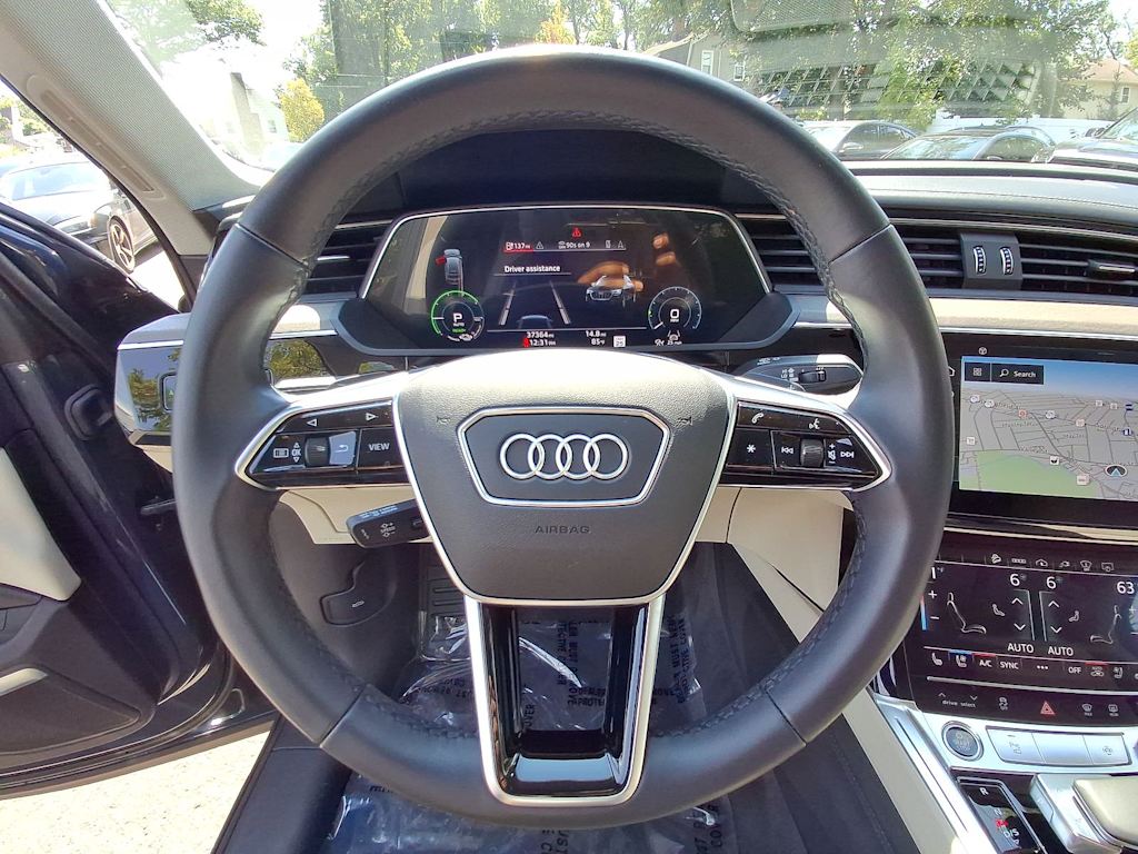 Thumbnail: 2022 Audi e-tron - 12