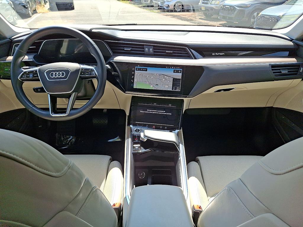 Thumbnail: 2022 Audi e-tron - 2