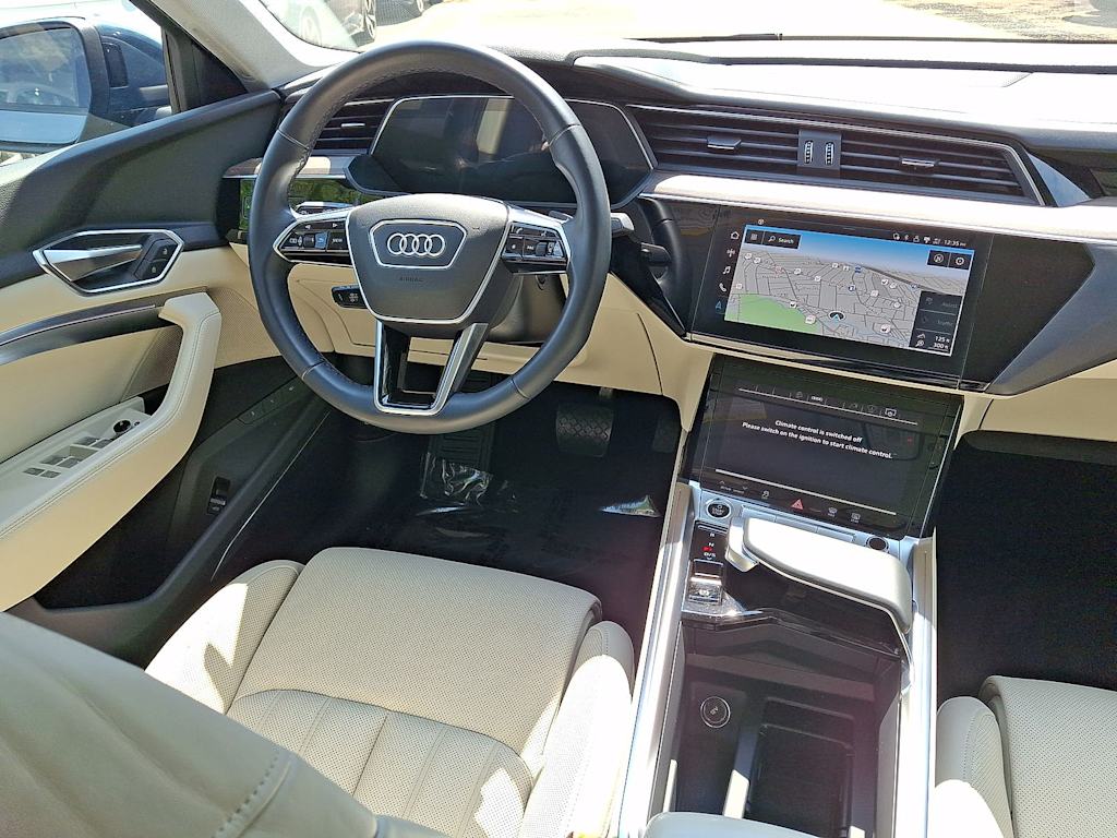 Thumbnail: 2022 Audi e-tron - 9
