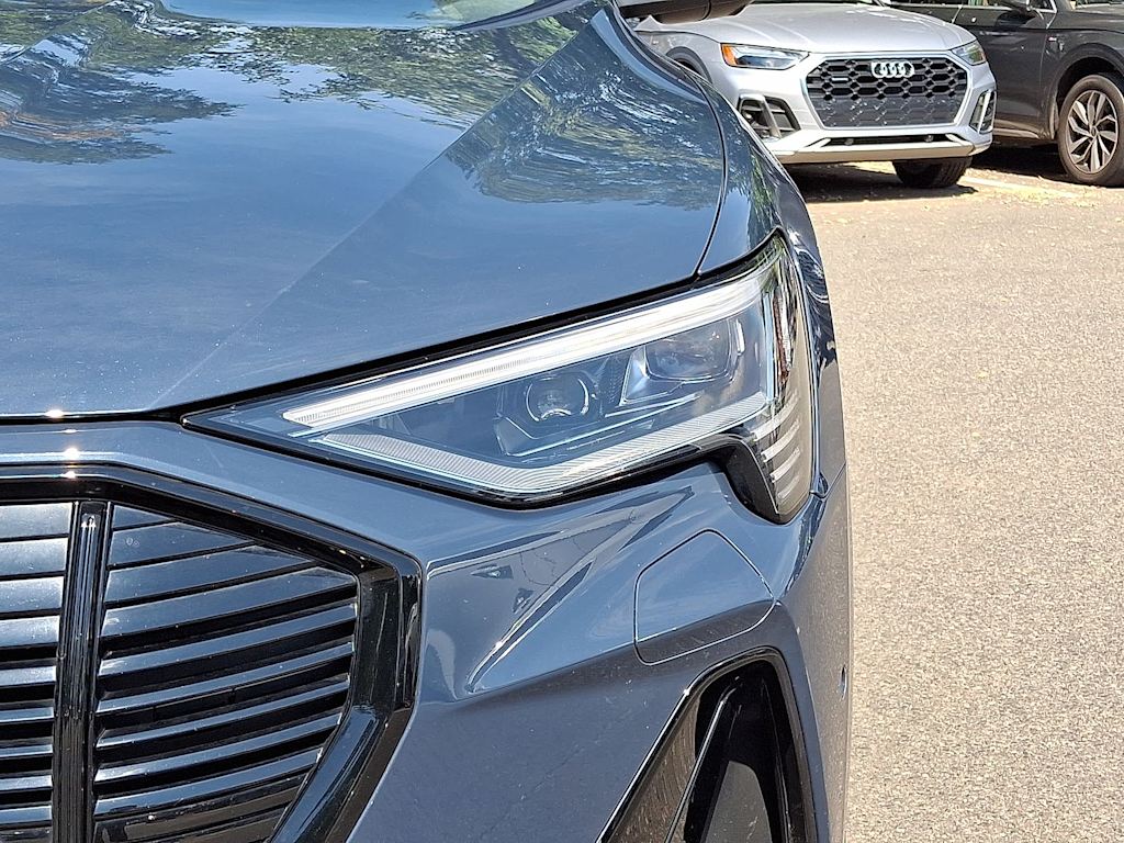Thumbnail: 2022 Audi e-tron - 34