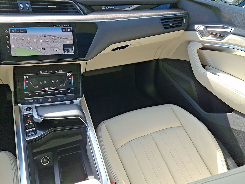 Thumbnail: 2024 Audi Q8 e-tron - 13