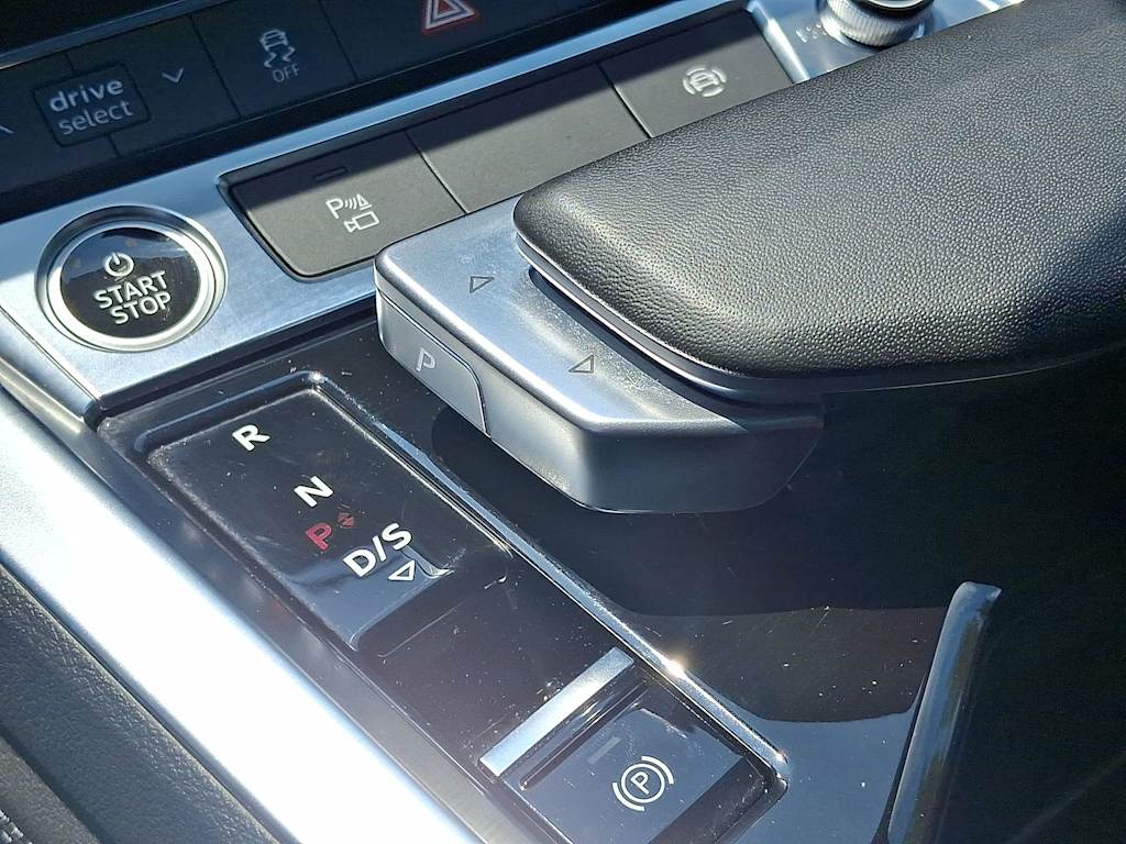 Thumbnail: 2024 Audi Q8 e-tron - 9