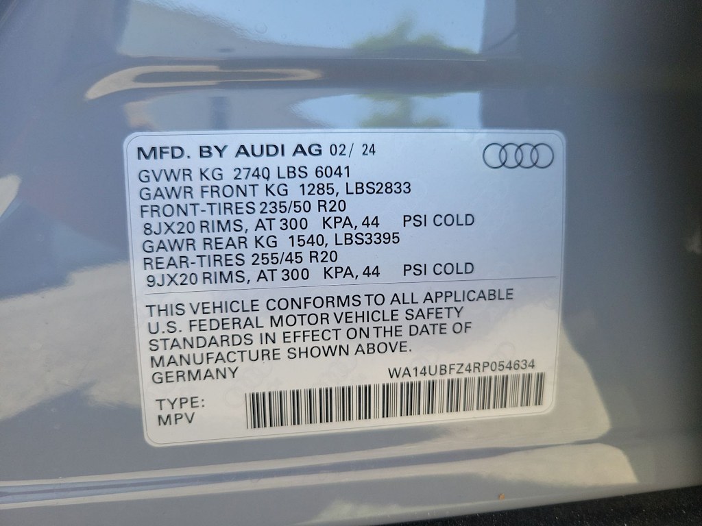 2024 Audi Q4 e-tron Prestige 10