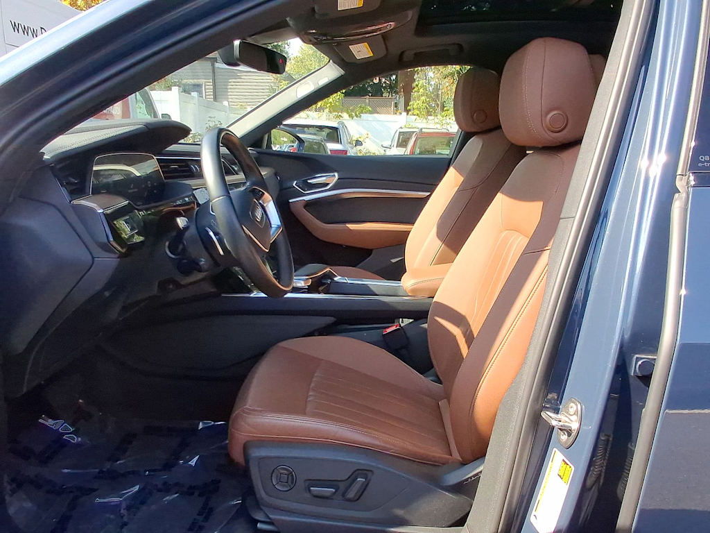 Thumbnail: 2024 Audi Q8 e-tron - 10